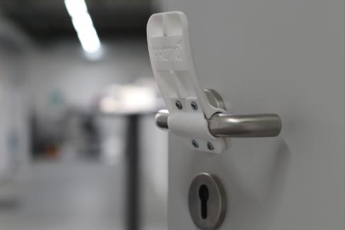 Opener for door handles 