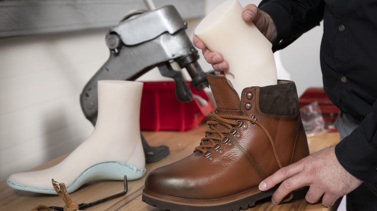 3d printed lasts on the workbench